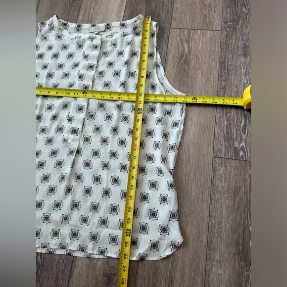 🛍️Loft  Half button front  sleeveless Top  Size XL - Picture 3 of 5